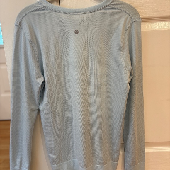 WOMEN'S LULULEMON LIGHT BLUE SWITFTLY TECH RELAXED FIT 10 - Picture 6 of 8